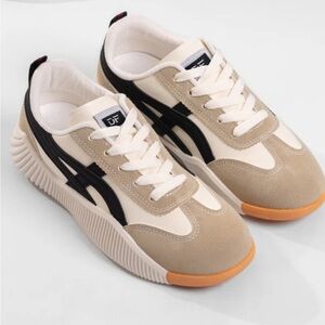 NWT DeFlorance Sneakers